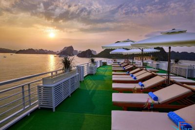 du thuyen vinh ha long vietnam