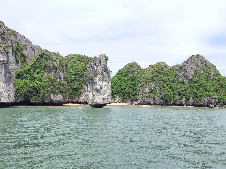 Vịnh Lan Hạ nổi tiếng là một trong những vịnh đẹp nhất Việt Nam