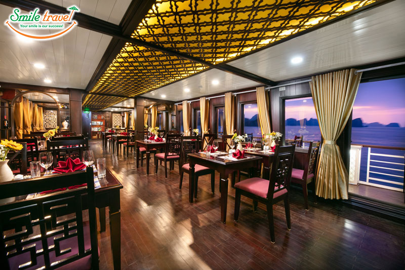 Restaurant La Regina Classic Smiletravel Halongbay